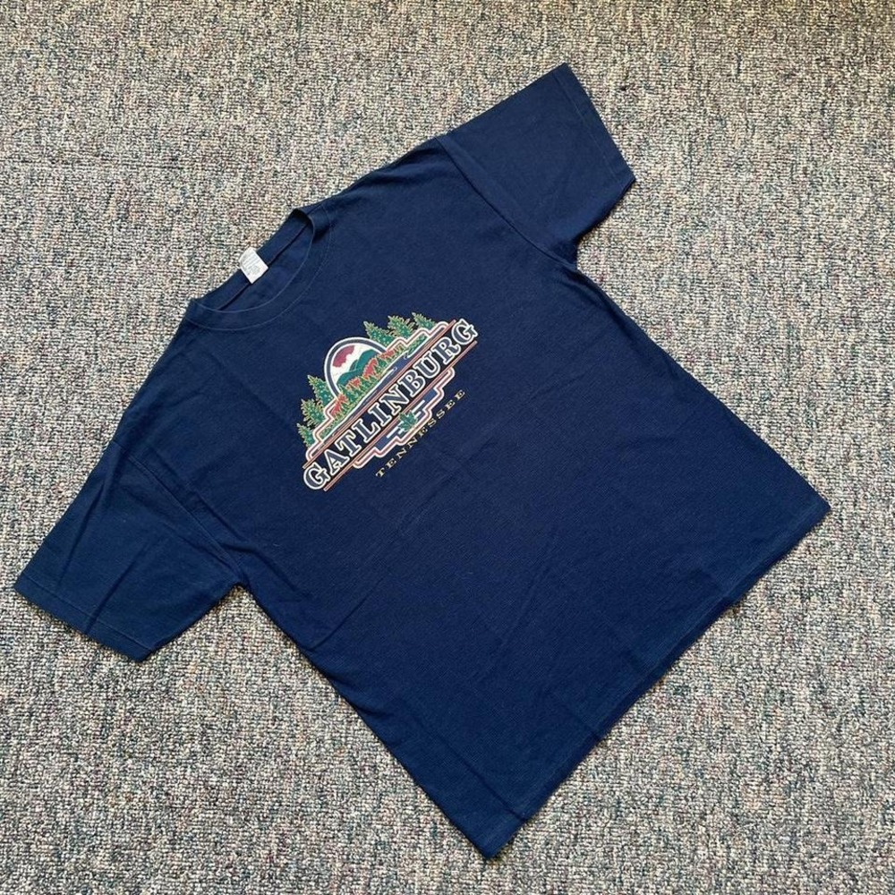 Vintage Single Stitch Made in USA Textiled Embroidered‎ Gatlinburg Tennessee Tee